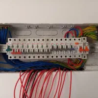 انجام برقکشی و رفع اتصالی و خورده کاری|خدمات پیشه و مهارت|قم, هنرستان|دیوار