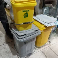 سه عدد سطل اشغال