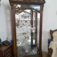 ویترین چوبی منبت کاری شده کار دست چوب راش|بوفه، ویترین، کنسول|ری, اقدسیه|دیوار