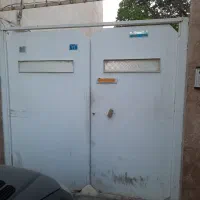 فروش در حیاط