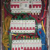 برقکاری .سیم کشی .نصب لوستر وپیمانکاری|خدمات پیشه و مهارت|کیش, |دیوار