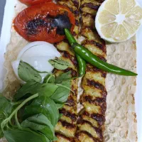 استخدام نیرو خانم زرنگ و کاری در کبابی