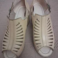 کفش سایز ۳۸