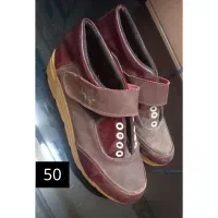 کفش|کیف، کفش، کمربند|ایرانشهر, |دیوار