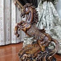 مجسمه اسب بزرگ