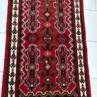 قالیچه دستبافت زمینه لاکی