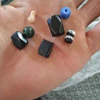 مهره های قدیمی به بالاترین قیمت پیشنهادی|کلکسیون اشیاء عتیقه|کبودرآهنگ, |دیوار