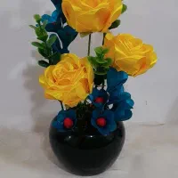 گل و گلدان زیبا