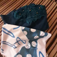 تعدادی لباس و پارچه