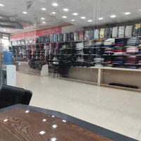 فروشنده ماهر در پارچه فروشی