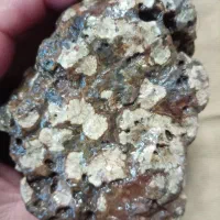 شهاب سنگ.. یشم.. زمرد