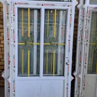 درب و پنجره دوجداره با شیشه و دستگیره