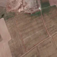 زمین کشاورزی اطراف جاده سرچم