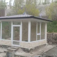 آلاچیق شیشه ای و پنجره استخر