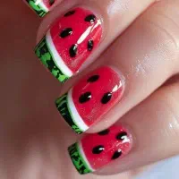 خدمات کاشت ناخن