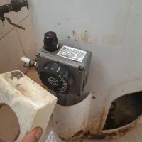 آب گرم کن (کمی نشتی  داره)|آبگرمکن، پکیج، شوفاژ|بندر ماهشهر, |دیوار