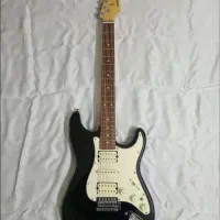 گیتار الکتریک و آمپلیفایر آمریکایی و گیتار بیس