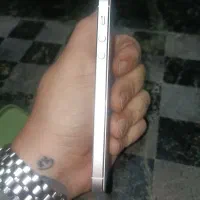 ایفون 5s فقط نیاز به تعویض باتری داره|موبایل|شیراز, باغ تخت|دیوار