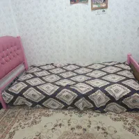 تخت تک نفره فلزی تمیز