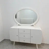 آیینه و کنسول میز ناخن