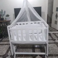 تخت نوزاد کنار مادر گهواره ای