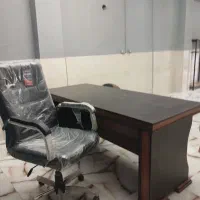 یک دست میزوصندلی اداری