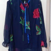 شومیز سرمه ای حریر گل دار سایز ۴۲ قیمت ۴۰۰هزار