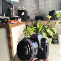 پنج دی مارک۴ با لنز ۵۰f1.2