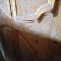 در چوبی بادوام و محکم در ساختمان آپارتمان