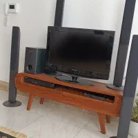 تلویزیون  همراه میز و سینما خانواده