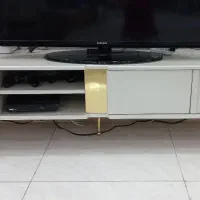 میزتلوزیون کاملا سالم وتمیز