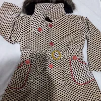 کابشن و سیوشرت|لباس|مشکیندشت, |دیوار