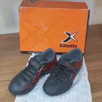 کفش فوتبال ( فوتسال ) برند kinetix ترک سایز ۳۱