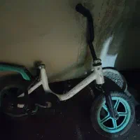 تعدادی لباس و دو دوچرخه نیاز به تعمیر|دوچرخه، اسکیت، اسکوتر|دوگنبدان, |دیوار