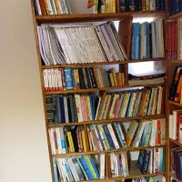 کتابخانه|کتابخانه، شلف، قفسه‌های دیواری|رشت, پستک|دیوار