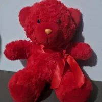 عروسک خرس قرمز