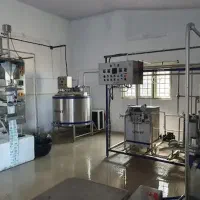 کارگر برای ایستگاه شیر