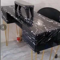 میز تحریر یا ناخن کاری