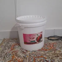 سطل ۱۲ کیلویی دسته دار و در دار .مقاوم و محکم
