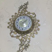 یک عدد ساعت برنجی