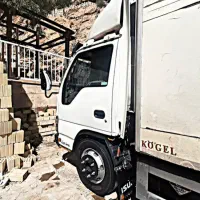 حمل بار یخچالی یا غیره با ۸ تنی ایسوزو