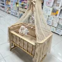 کنار مادر گهواره فرشته