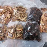 آلوچه برگه سیب و گلابی و ترشیجات