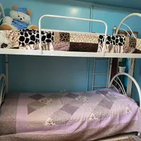 تخت دو طبقه بزرگ آهنی، در حد نو با یک تشک طبی|تخت و سرویس خواب|کرج, مصباح|دیوار