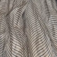 والان (کنار پرده)