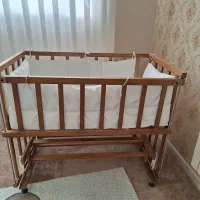 تخت کنار مادر به همراه تشک کوچک داخل تخت