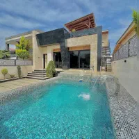 دوبلکس-طراحی-مدرن-استخر-شهرکی-آلاچیق-در-روفگاردن