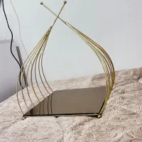 استند همه کاره داخلش شیشه ای هستش