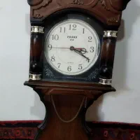ساعت دیواری تمیز و سالم در حد نو