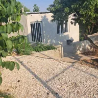 باغ با اتاقک و فنس و سکو و سرویس بهداشتی